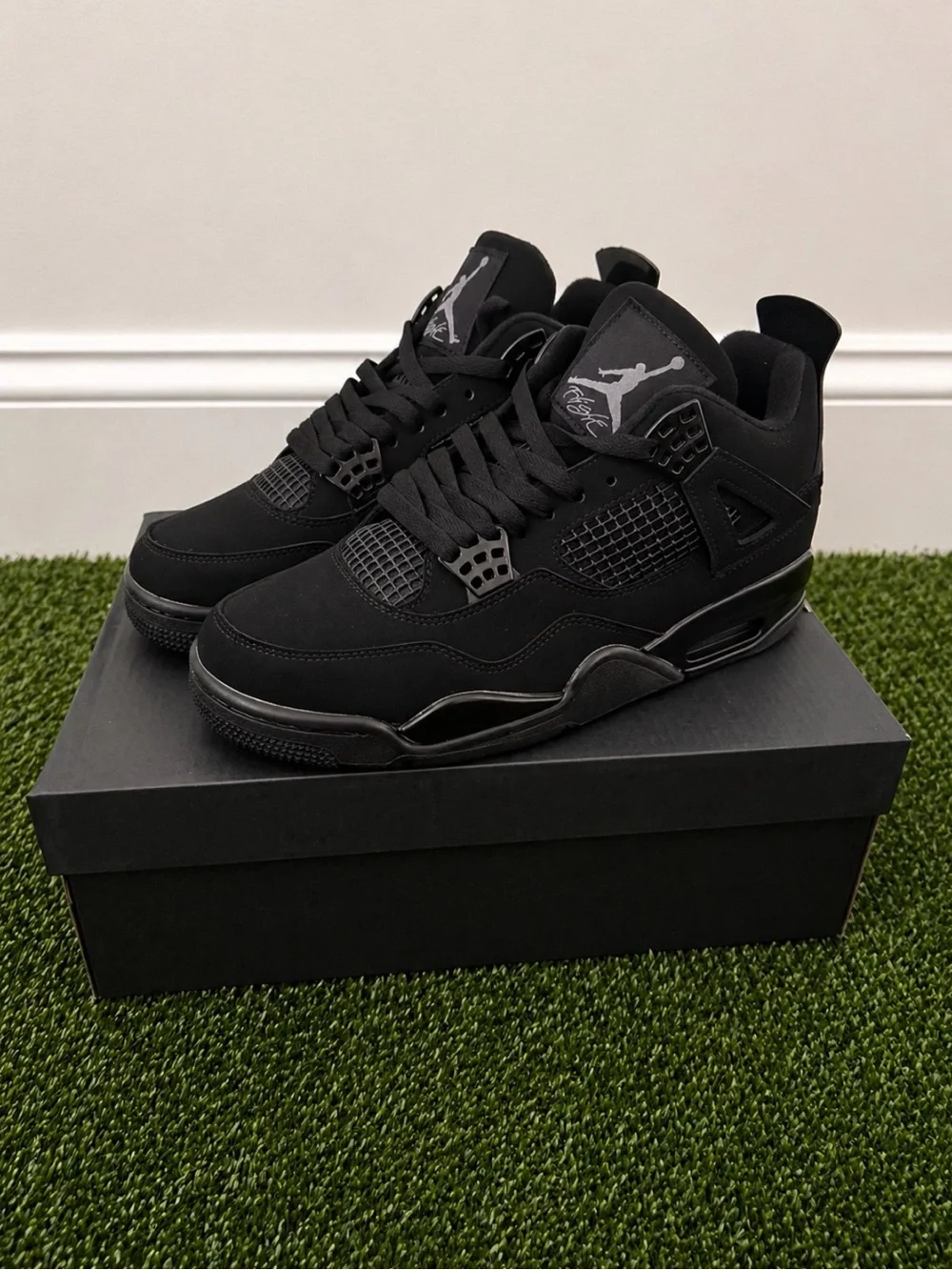 Jordan 4 Retro “Black Cat” (2025) Size 10